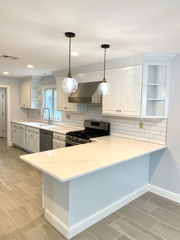 ProlinePaintin3's tweet image. Say goodbye to decision fatigue and hello to a kitchen that reflects your unique personality and style! Contact us today to schedule a consultation and let's bring your kitchen vision to life with the perfect paint color. 🌟🖌️ #KitchenPainting #ColorConsultation