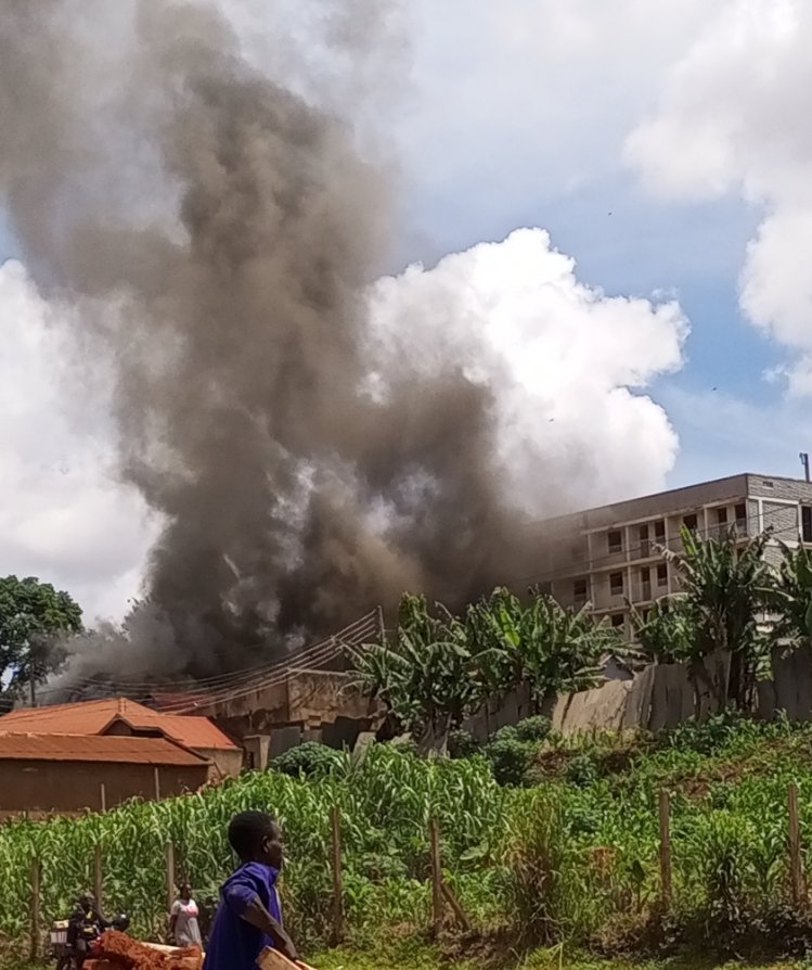 kialla16's tweet photo. Breaking news; Nsangi primary school makerere near Great Lakes House has caught fire this afternoon 😭😭😭 https://t.co/wlSc0aWHuR