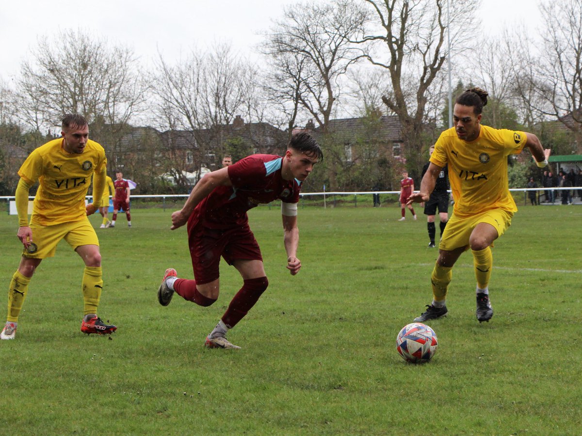 Action from yesterday’s goalless draw between @CheadleNomads and @StockportTownFC @nwcfl #grassrootsfootball #nonleaguefootball