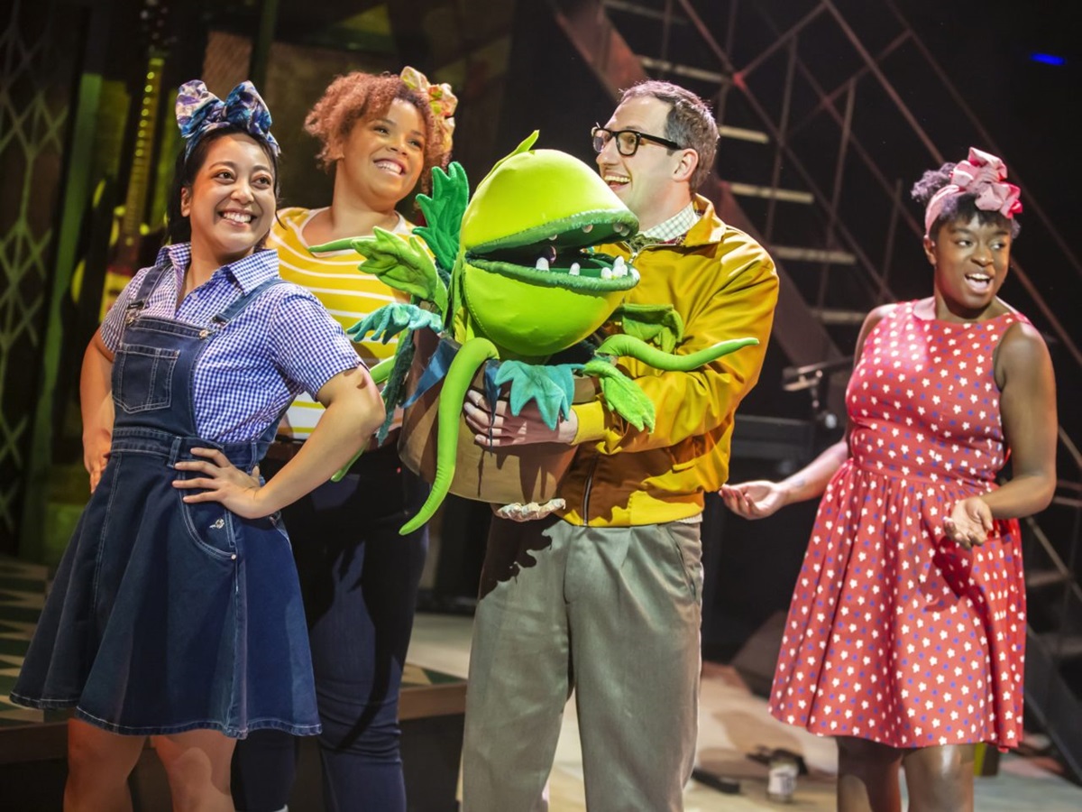 #REVIEW - Little Shop of Horrors at @tbtlake 'the perfect escapist musical that entertains all ages' northwestend.com/little-shop-of… ***MUST CLOSE SATURDAY***