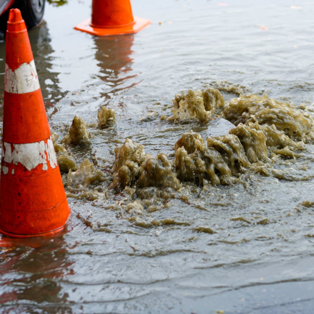 #SurfaceWaterFlooding caused by rainfall and storms is one of the most common causes of #Flooding in the UK, posing the greatest risk to 2.8 million properties. Find out if you are at risk of flooding and how we can help you on our website: nationalfloodforum.org.uk #Charity