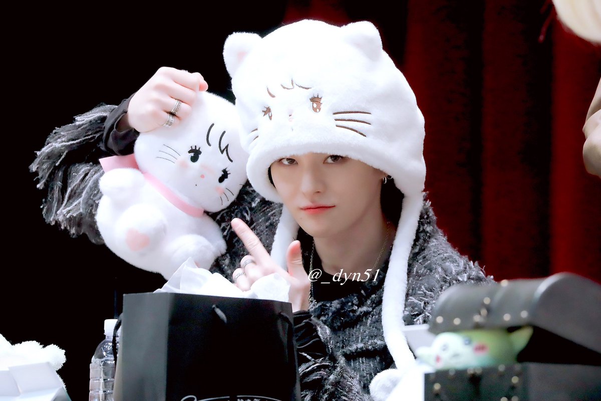 _dyn51's tweet photo. 240329 플로리스 대면팬싸

♡       ߍ🎀ߍ       ♡
     ♡ ( ⌯′-′⌯) ♡
┏━━ U U━━┓
♡     요시무스      ♡
┗━━━━━━┛

#TREASURE #트레저 
#YOSHI #요시 #ヨシ https://t.co/2K4M93iofY