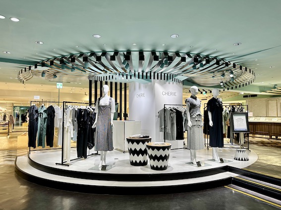 CHERIETOKYO's tweet photo. CHERIE 2024 SS POP UPを、
本日より西武渋谷店で開催しております。
展示会が終わったばかりの2024 FWもご覧いただけます。
私も店頭におりますので、ぜひ遊びにきてください。
お待ちしております☺︎

西武渋谷店
4/2(火)-4/8(月)
A館 3階 プロモーションスペース
https://t.co/idxGtAqX7Q https://t.co/jCFmhfgVTm