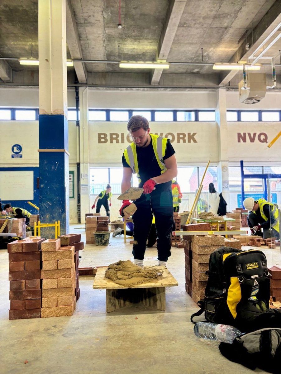 Congrats to @LeeMarleyLMB apprentices on their recent wins at the @ForterraUK 'London Brickwork Apprentice' Competition👏 Such an amazing achievement for them all, especially as this was the first competition that 4 out of the 5 apprentices had taken part in🧱 @CHGtrowel63