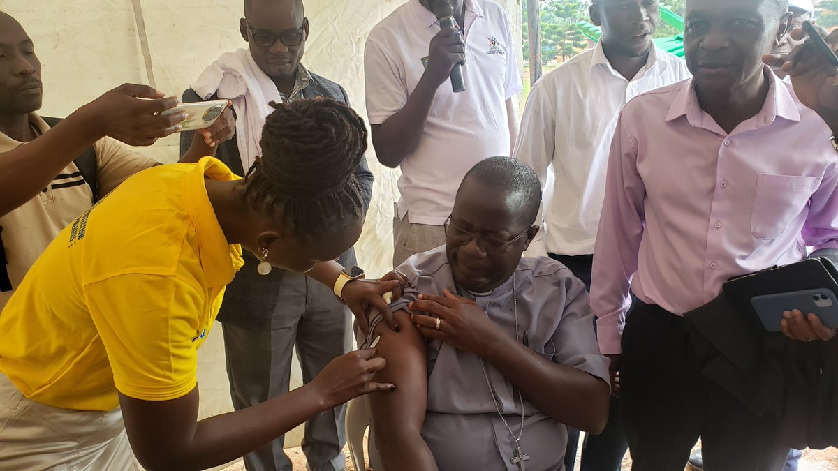 We're thrilled to announce the launch of the Yellow Fever Vaccination Campaign that happened this morning at the Mukono district offices. This campaign will run from 2nd to 8th April, 2024! NAWEC HC III will be one of the designated vaccination centers. @MinofHealthUG @gavi