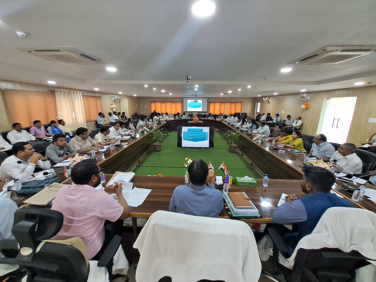 DM_Barabanki's tweet photo. ADM/BSA/DSO/समस्त SDM/BDO/अधि.अधिकारी न. पा.प.एवं नगर पंचायत एवं निर्वाचन कार्य मे तैनात जिला स्तरीय अधिकारियों की उपस्थिति में मतदेय स्थलों पर मूलभूत सुविधाओं की उपलब्धता शत-प्रतिशत सुनिश्चित कराए जाने व अन्य बिन्दुओं के संबंध में  बैठक आहूत कर आवश्यक निर्देश दिए गए। https://t.co/mlrcMYlKYl