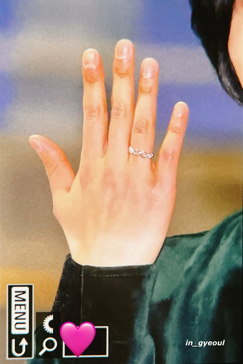 seonghwa won't stop showing off his ateez ring like damn we get it mr. engaged2ateez4lyfe