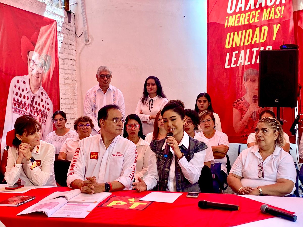 remyslamdunk's tweet photo. Presenta @PT_Oaxaca Planilla propuesta para encabezar Oaxaca de Juárez

El Comisionado Político del PT, @BenjaminRoblesM, destacó que en la capital las personas que integran la planilla para el Proceso Electoral Local cuentan con una amplia trayectoria de lucha en el municipio. https://t.co/M1XCuEnd5y