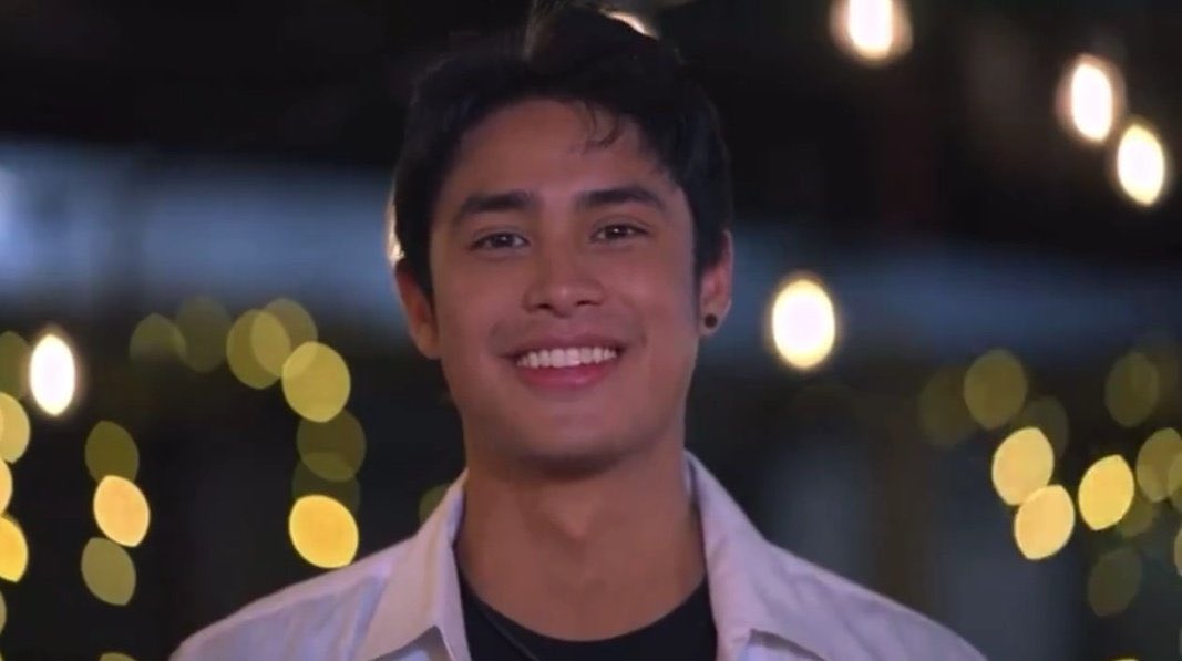 reretavel's tweet photo. Bingo's smile nakakahappy sa puso 😍❤️ 
Ang gwapo mo talaga Bingo and yung smile mo @donnypangilinan 😍❤️ kaya in love na inlove si Ling @bellemariano02 🥰❤️

BINGLING CHANGE IS COMING

#CBMLHopeless
#CBMLOnNetflixEp122
#DonBelle | #CantBuyMeLove $BLOCK https://t.co/kMB4mghXN6