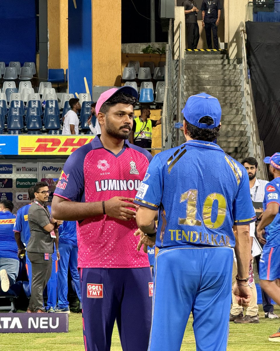 Sanju Samson with Sachin Tendulkar. 📸 @rajasthanroyals