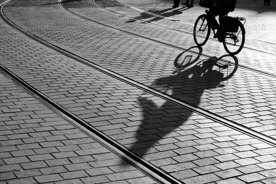 VTRILLAUD's tweet photo. - Scène de ville contemporaine - 

V. Trillaud/https://t.co/jREPMD6TmW
#streetphotography #blackandwhitephoto  #artphotography @VilledeNice #blackandwhitephotography https://t.co/q6u8MXPgT3