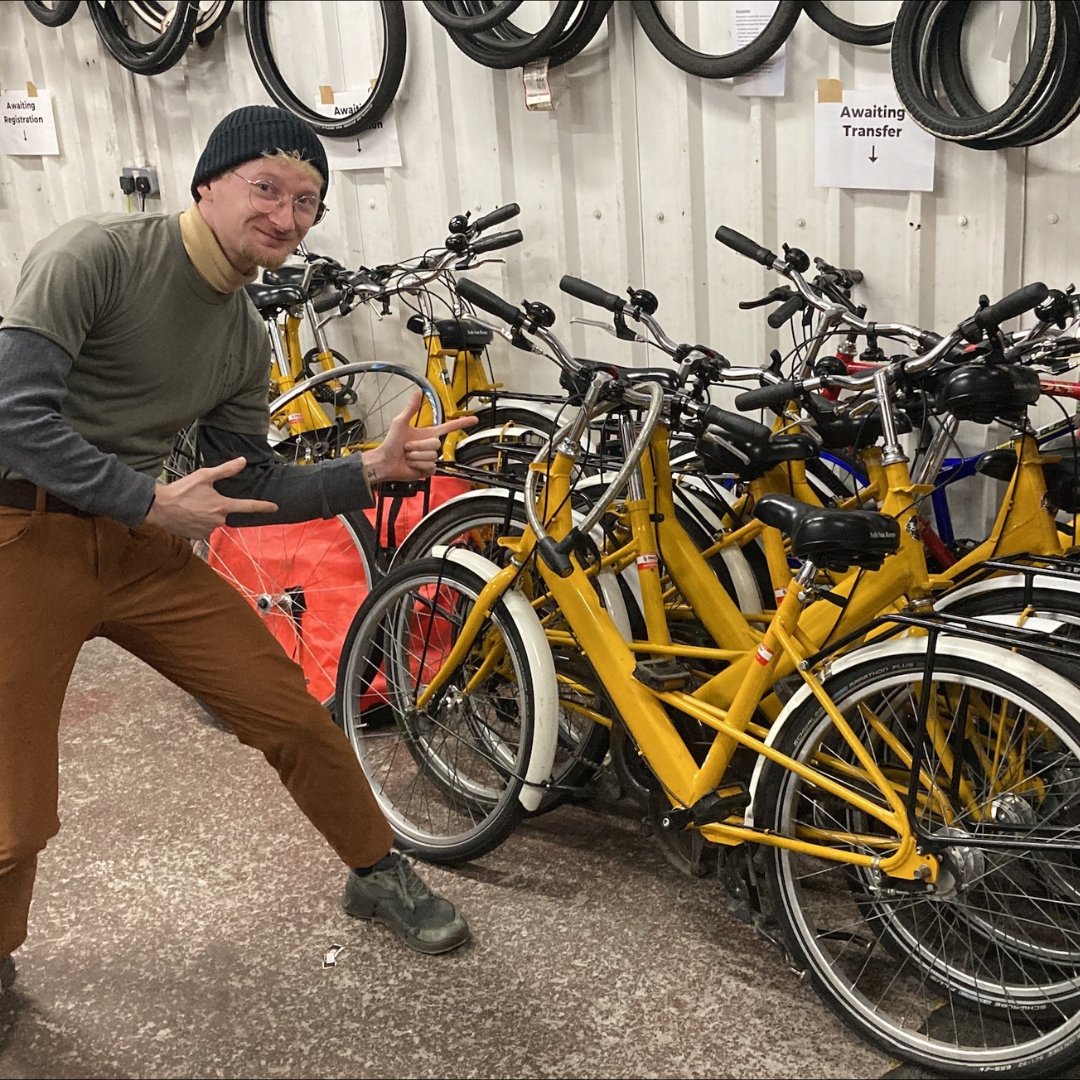Thank you Chiswick Park Enjoy-Work for donating 13 gorgeous Pashley bikes to us! All of them will go to refugees and people seeking asylum, supporting them to live happier and more independent lives, as well as being able to access vital services in their area 🥰 ⁠