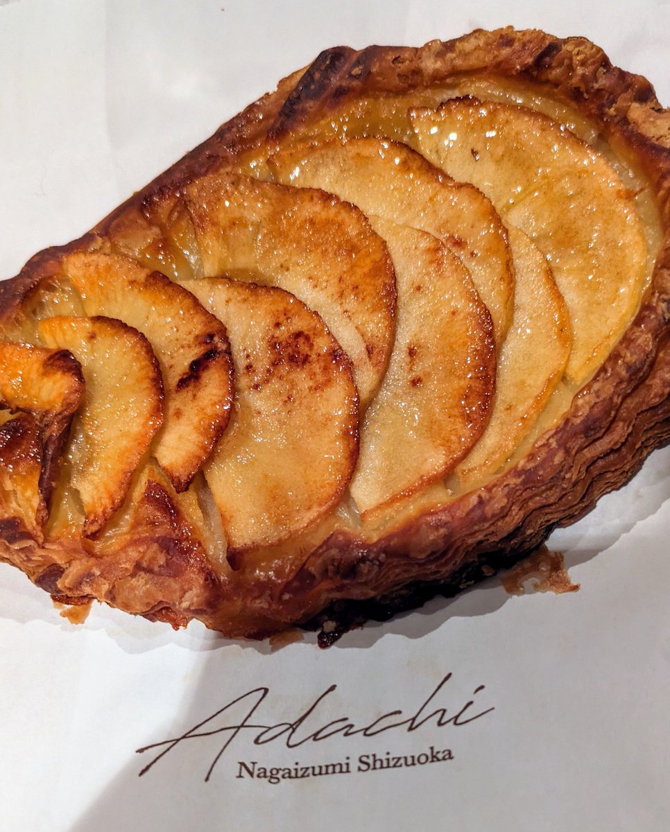 先週末は急遽、沼津の実家に帰省してました🚙
沼津駅北口から徒歩5分くらいにあるイタリアンでおいしいお料理や、長泉にあるこれまたおいしいパン屋さんのアップルパイ食べたり、久しぶりに魚がし鮨をいただいたりしてました🙏✨ 