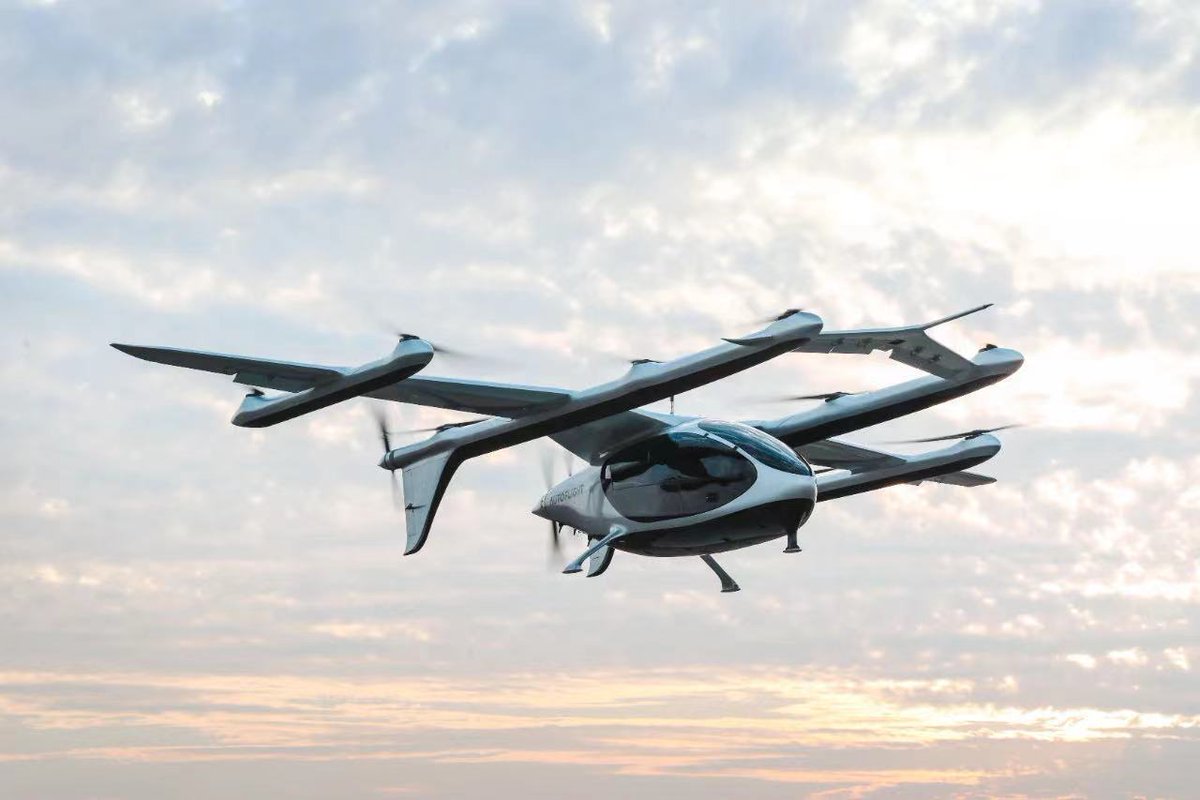 #China's #AirTaxi achieves a historic milestone with the world's first delivery! Shanghai AutoFlight sends the inaugural eVTOL aircraft to Japan, marking a new era in urban air mobility. Get ready for demo flights at the 2025 #Osaka World Expo!  #Innovation #UAM