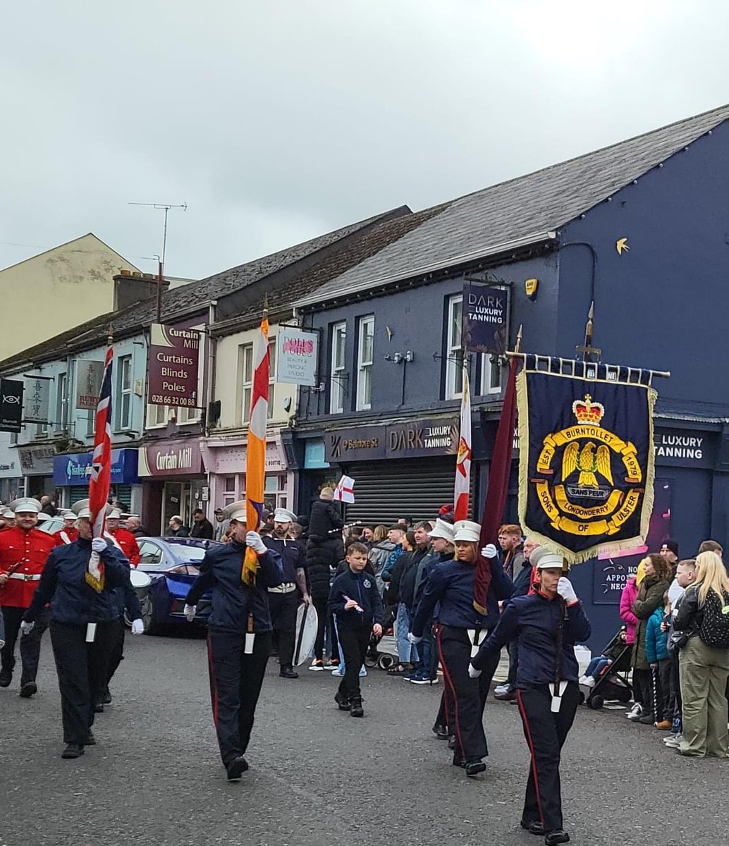 Easter Monday, Enniskillen 🥁🇬🇧✋ 

#redhandtshirtcompany