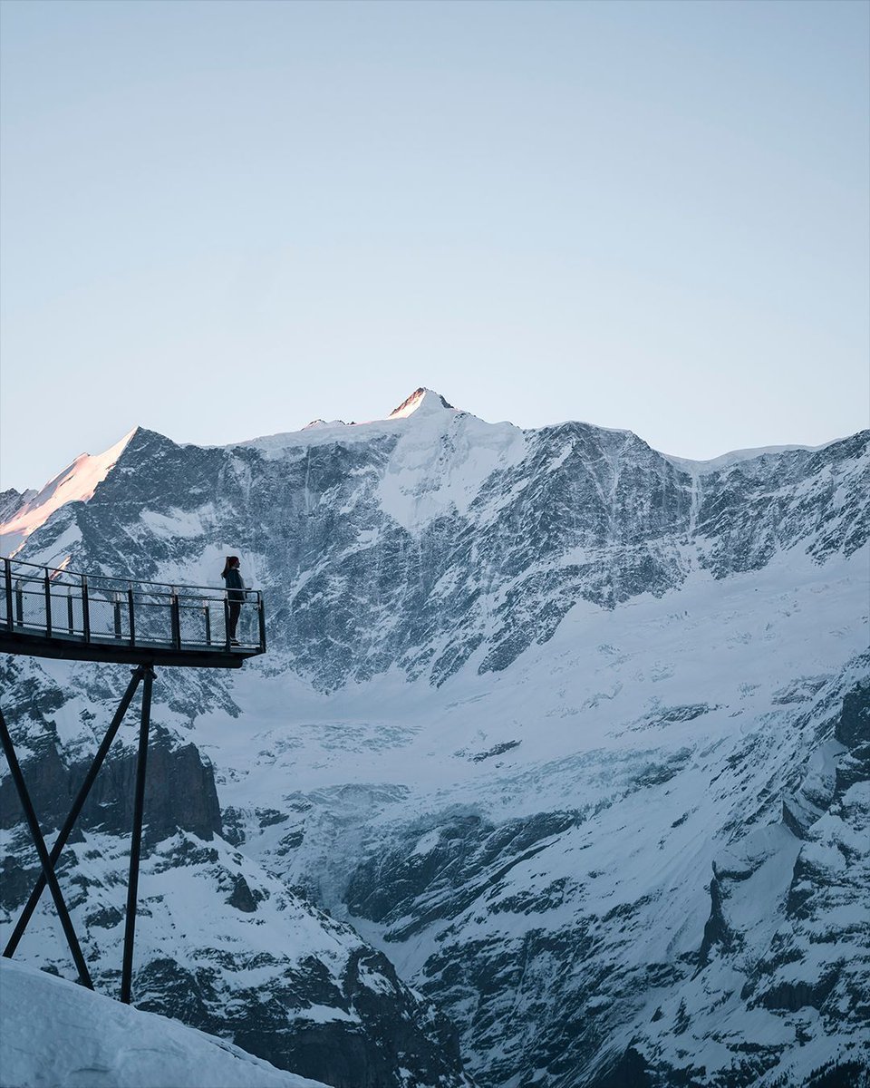 Let's go to Grindelwald First 🦅 As of today, skiing is closed on this part of Grindelwald, but hiking and sightseeing are in full swing ⛰️ Please check the snowreport beforehand❄️ Come and enjoy the spring sun ☀️bit.ly/GrindelwaldFir… 📷 instagram.com/jcadosch/