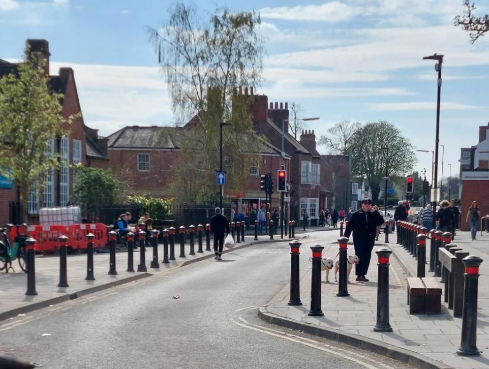 Acomb’s ‘Bollardgate’ row shows us that we need to design spaces people want. Is it not time for our city to have a strong design-led public realm strategy, developed by local communities, urban designers and policy makers? Read more 👇 buff.ly/3TJlNwT