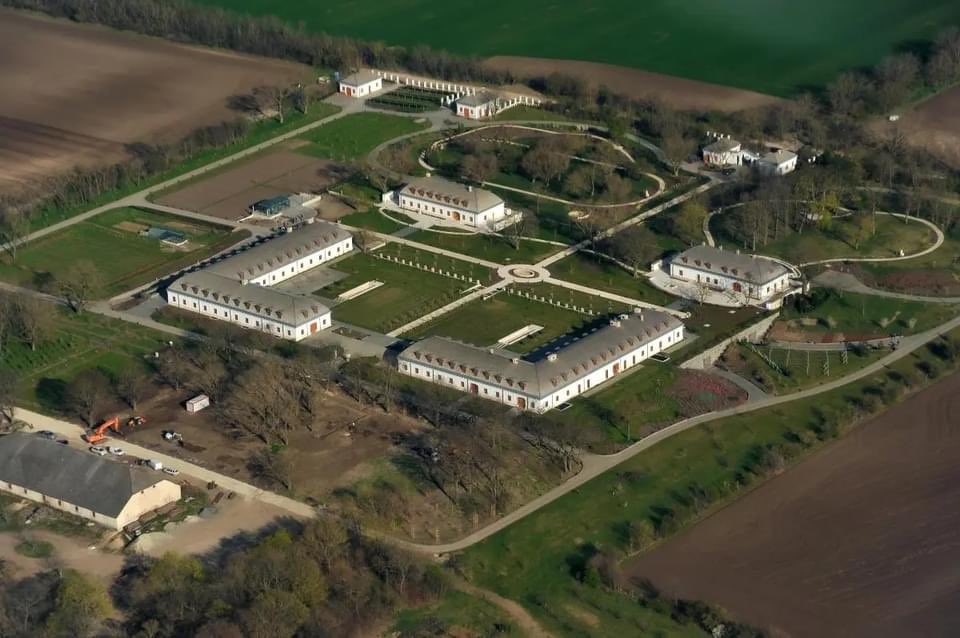 Please meet #Hungary’s strongman, #ViktorOrban’s new small-sized, modest countryside manor house in #Hatvanpuszta approx. 40 km from downtown Budapest. Still unfinished,but larger and nicer than ever. I must feel grateful for the opportunity to contribute to it 😁