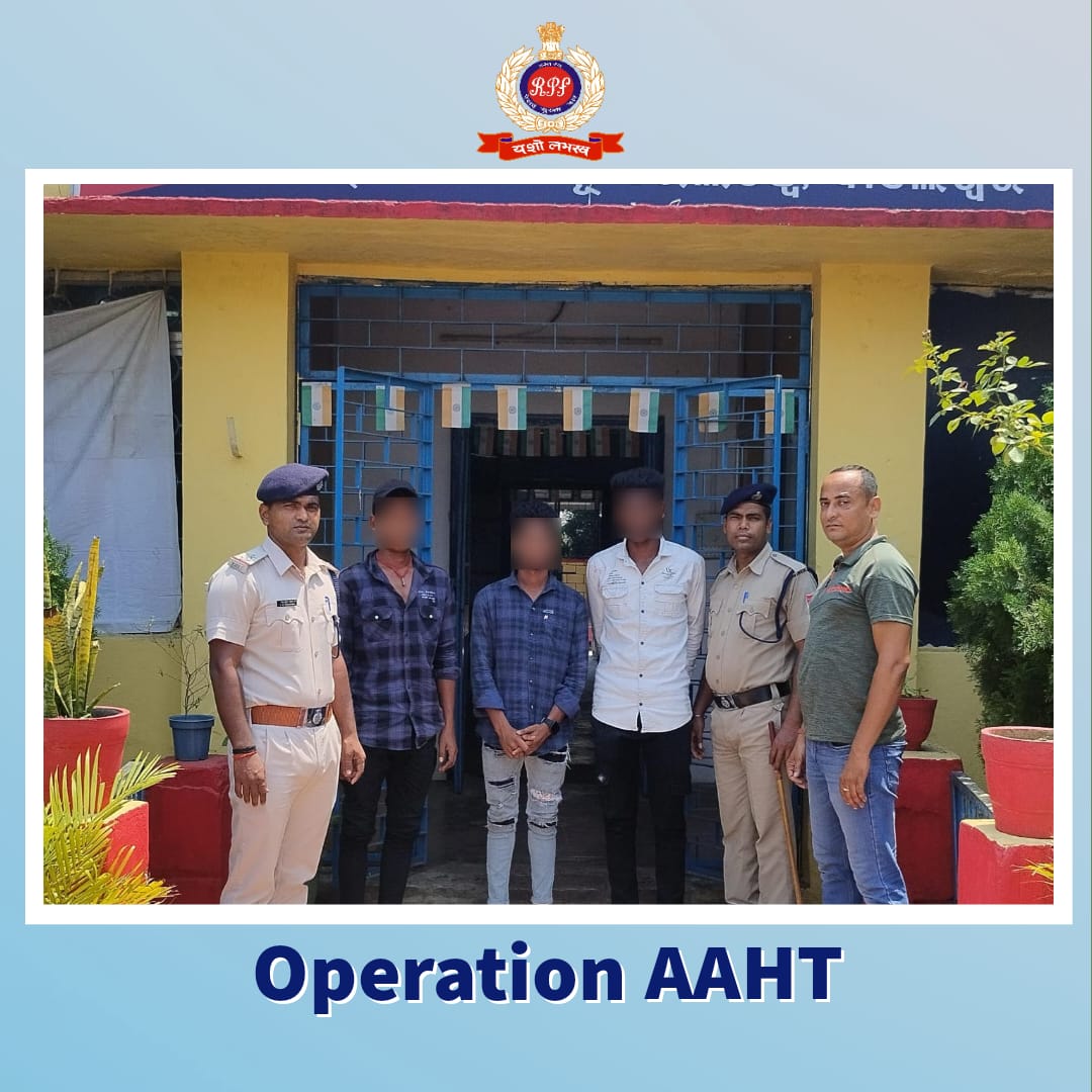 #RPF Balasore nabbed one trafficker attempting to transport two minors for labor work.

Let's raise our voices against #childlabour, ensuring a safe environment and right to education for our future generations. 
#OperationAAHT #EveryChildMatters #StopChildLabour @rpfser