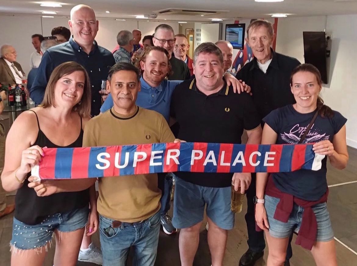🚨Free Giveaway🚨
I’m going to give away this Black Bucket hat and this silk Super Palace scarf if #cpfc beat Bournmouth tonight. 
All you have to do is like and re post this post.
*must live in the uk 
Good luck ❤️💙