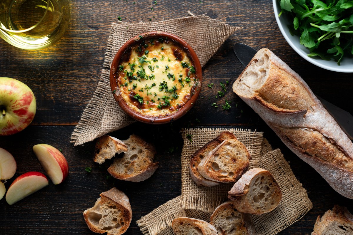 The wait is finally over... Introducing Coombe Castle's Cheddar Cheese Bakes! Two irresistibly rich and cheesy dips served hot from the oven in a reusable terracotta dish: Mature Cheddar and Cheddar Cheese with Sauvignon Blanc. 🧀🍷 Order now: ow.ly/I2of50R2mV3