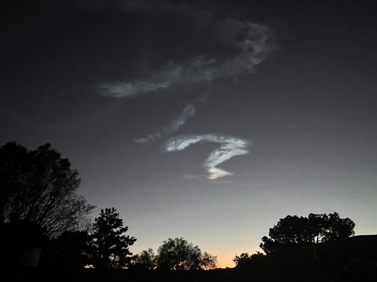 MistyOMorning's tweet photo. 🚀 Last nights SpaceX Flacon 9 rocket launch of 22 Starlink Satellites into Space from Vandenberg SFB. 
📍View from Simi Valley, CA. 
#SpaceX 
#Flacon9 
#Rocket 
#Starlink 
#Satellite 
#VandenbergSFB 
#OfCourseIStillLoveYou 
#Earth 
#QuestionEverything https://t.co/mPeiq5aRz3
