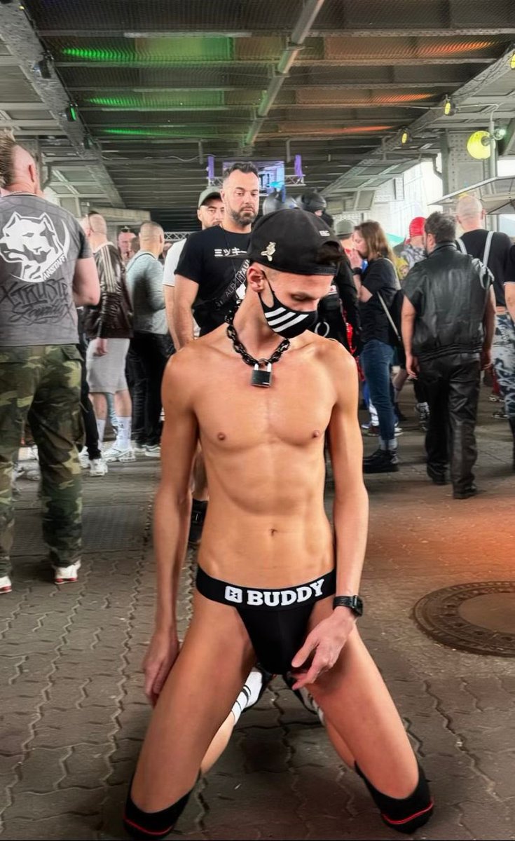 barebuddy_com's tweet photo. Fancy a fuck buddy? 😈 @subDogOnly #easterberlin https://t.co/rOI6a8GyhJ