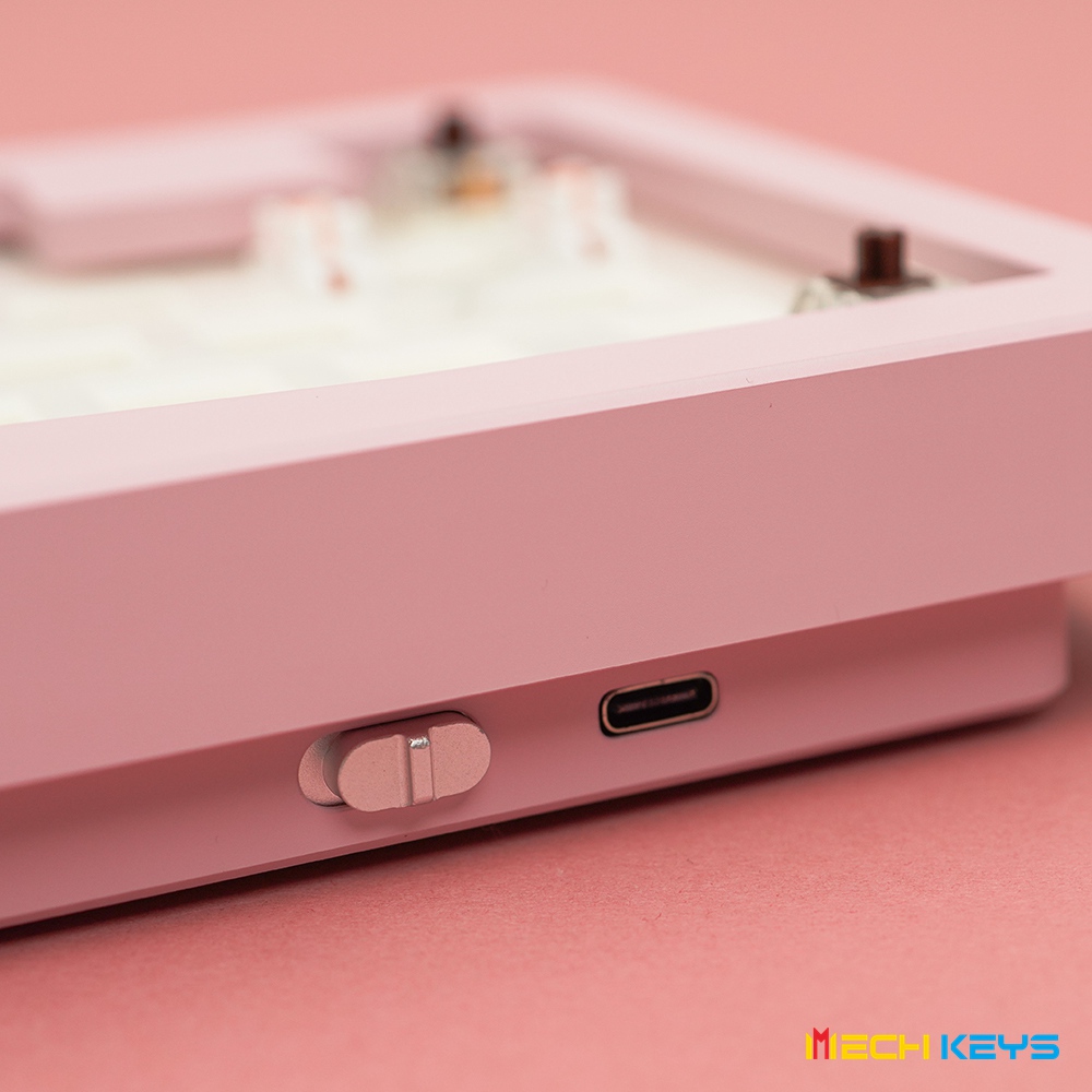 mechkeysStore's tweet image. 💗MONKA Alice67 Pro keyboard kit features a Split Alice layout. This 65% 67-key arrangement is super comfortable with a comfortable and perfect arrangement for both hands. 
➡️mechkeys.com/products/monka…
#keyboard #mechnicalkeyboard #monka #mechkeys