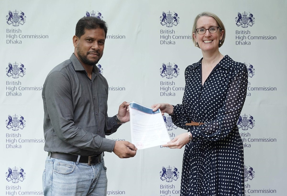 Congratulations to two Bangladeshi journalists, Faisal Karim and Md. Kamruzzaman, on receiving the @CheveningFCDO South Asia Journalism Fellowship 2024 from Bangladesh! 👏👏 They will soon travel to the UK to participate in the fellowship programme funded by the UK Government.