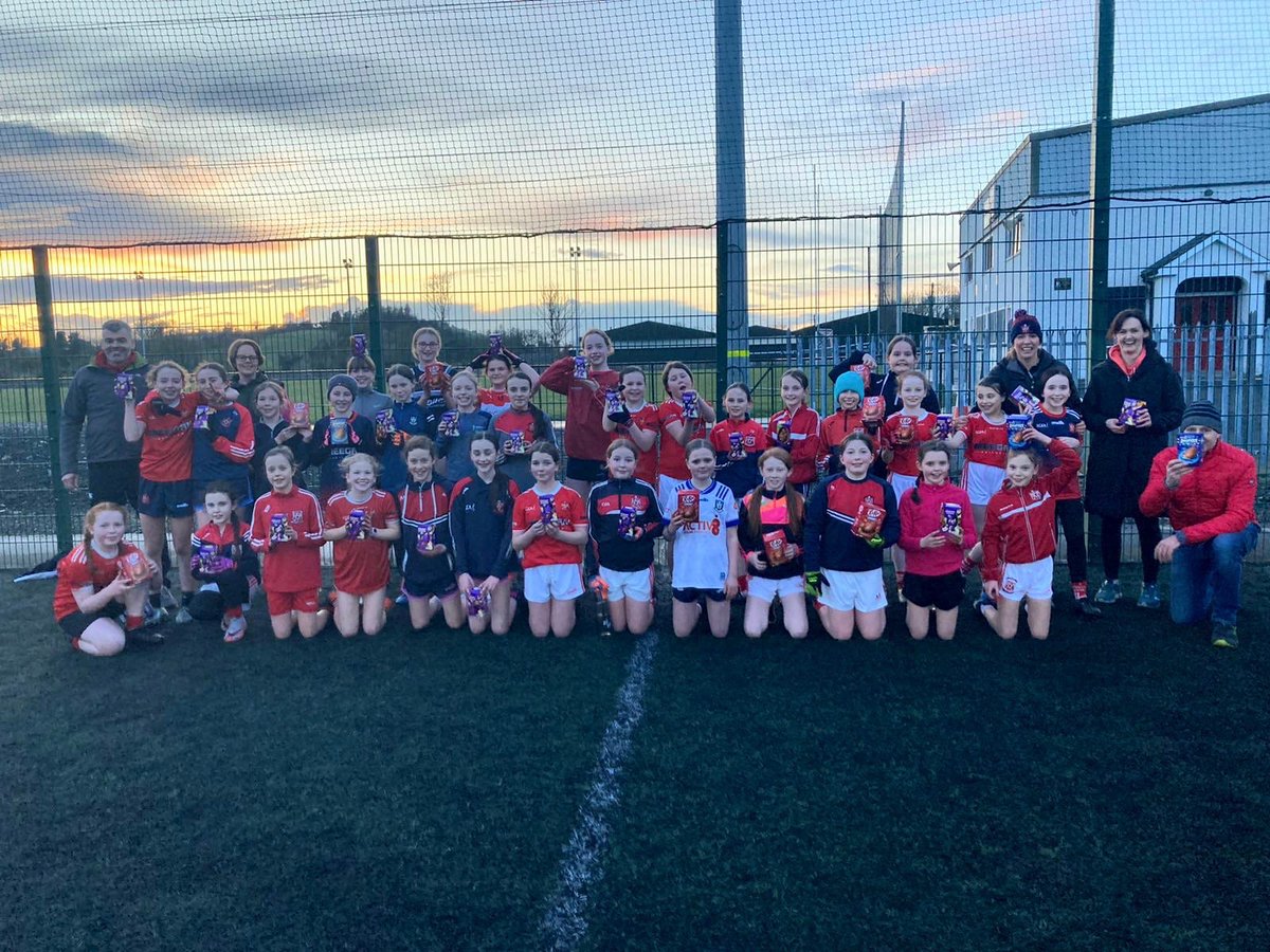 Our U12 nailed a fitness challenge, rocking a three-ball farmer's carry with style! Then, it was time for an egg-citing Easter egg hunt, proving fitness and fun are the perfect combo! 💪🥚🐰 #fitness #connect #DonaghmoyneLGFA #Lidl #Jigsaw #LGFA #strongertogether #onegoodclub