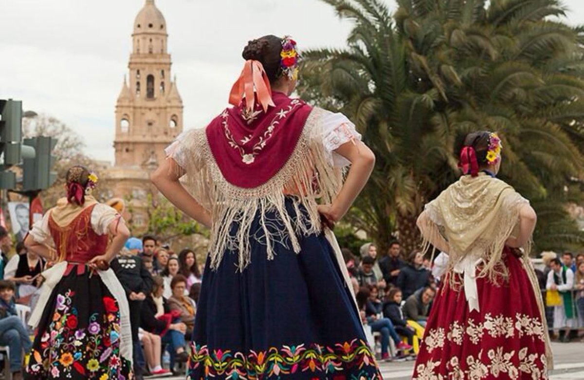 Por estar declarado de Interés Turístico Internacional, reflejar nuestras costumbres y ser pura alegría, todos a las calles a celebrar el #BandodelaHuerta de #Murcia 🥳
Murcianicos y murcianicas, ¡Feliz Día del Bando de la Huerta!
💃kont.ly/09f55638

#TurismoRegióndeMurcia