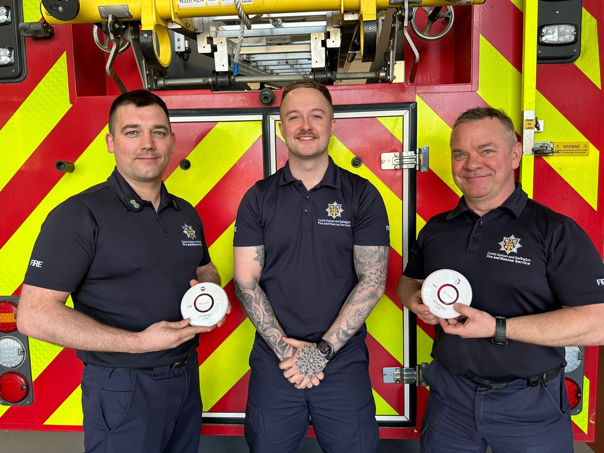 The Red Watch crew at Spennymoor Fire Station with your reminder to test your smoke alarms today. #TestItTuesday