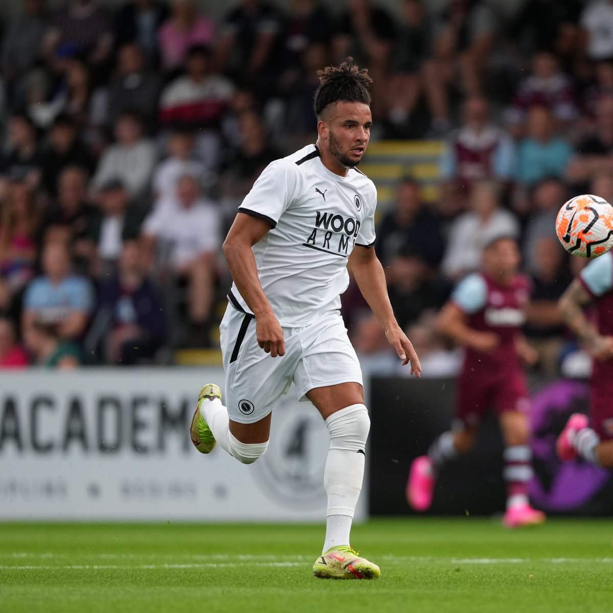 A good dollop of #kitkarma yesterday for @BOREHAM_WOODFC, who dumped their usual white kit to wear dark grey against navy Southend and lost 4-2. Thanks to @ACTaylor96 for little us know.