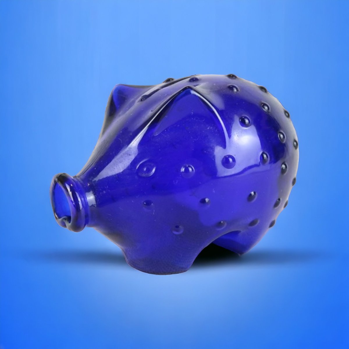 Jacob E Bang (Danish, 1899-1965) cobalt blue hobnail piggy bank for Holmegaard. 13 cm (l). 🐷

Lot # 033 in our Collector: Glass auction.

Bidding is open.

#glass #artglass #danishglass #holmegaard #pig #piggy #cobaltblue #auction #auctionhouse #onlineauction #centralcoast