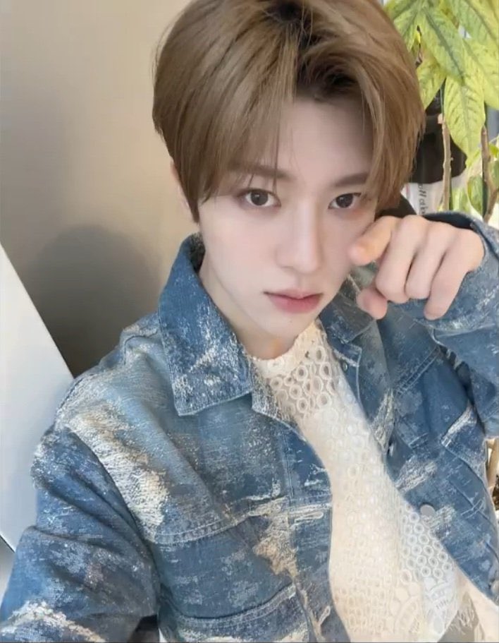 si_o2I's tweet photo. 아오 ㅆ 왤케 이쁨? https://t.co/4N7websyNC