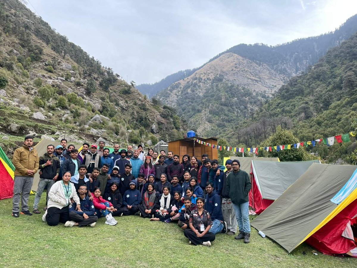 Odisha youth contingent spent the night under the open sky at a camping site in Himachal Pradesh. @EduMinOfIndia @CU_Himachal #Himachal #Odisha #IISERBerhampur