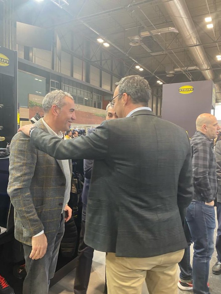 Emico_SA's tweet photo. Os dejamos un resumen d nuestro paso por #Sicur para ver las novedades del mercado en #seguridad y #Epis 
Con @danielrubio7  nuestro Head of Innovation&amp;Development,
Salva Martinez ,CEO de la compañia ,
y nuestra directora de Compras,Elena Esquibel.
Un gran día de reencuentros!! https://t.co/z51s77PaAs