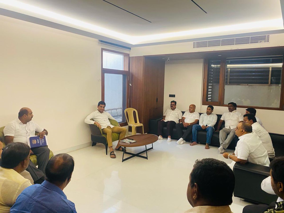 Held a extensive meeting with our ward leaders and workers from Shivajinagar assembly as part of #BengaluruCentral #LokSabha preparations. #MansoorForBengaluruCentral @MansoorKhanINC
