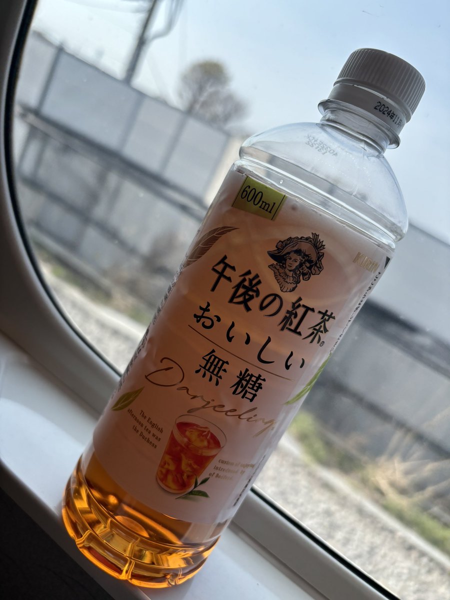 fukushi_nobuki's tweet photo. おにぎり好き😊
午後の紅茶の無糖少し飲んでから写真撮ったから少し減ってる🤣 https://t.co/FfxMqe72bY