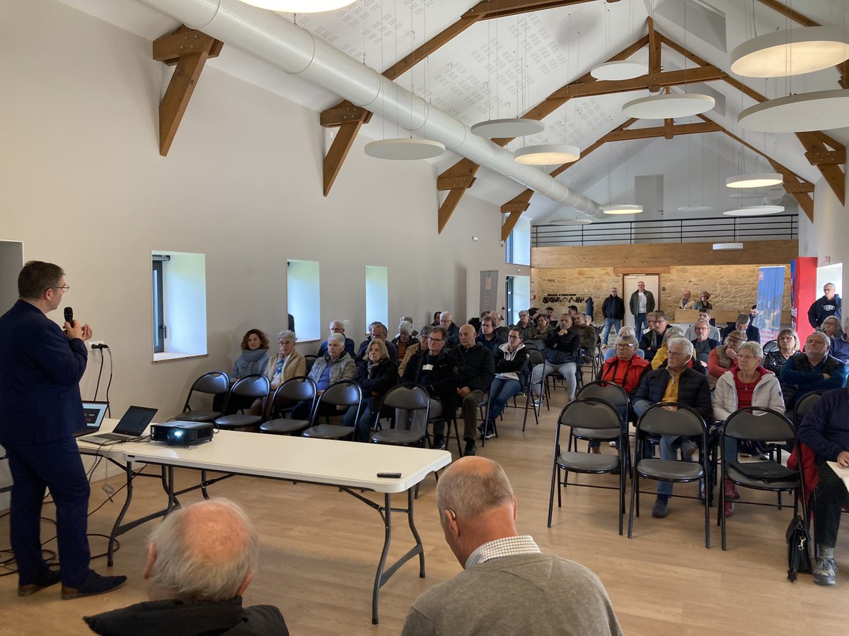 AlainLeCoz's tweet photo. À la demande des maires des 3 communes concernées par l’arrêt du Cuivre #Mesquer, #saintmolf et #asserac plus de 80 habitants présents pour cette réunion publique du vendredi 29 mars en présence des différents opérateurs commerciaux @SFR @bouyguestelecom @free @OrangePaysLoire https://t.co/KyEcn6qx89