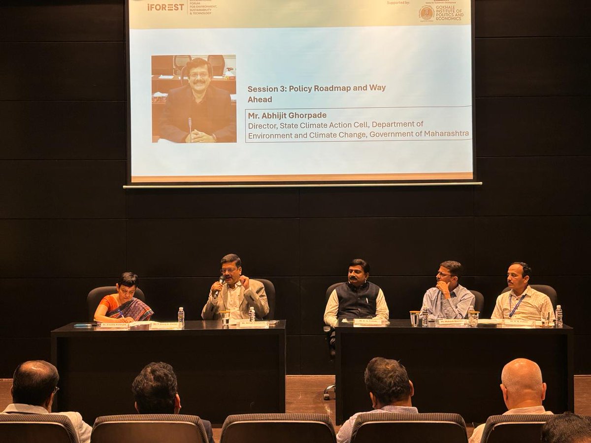 🚗Speaking at 'Navigating the Shift: A #JustTransition Roadmap for #Maharashtra's #Automobile Sector', @AbhiGhorpade08, Dir State Climate Action Cell, said, 'The pace of the #mobility transition is fast. To ensure the survival of #MSME, we need a holistic Just Transition policy'.