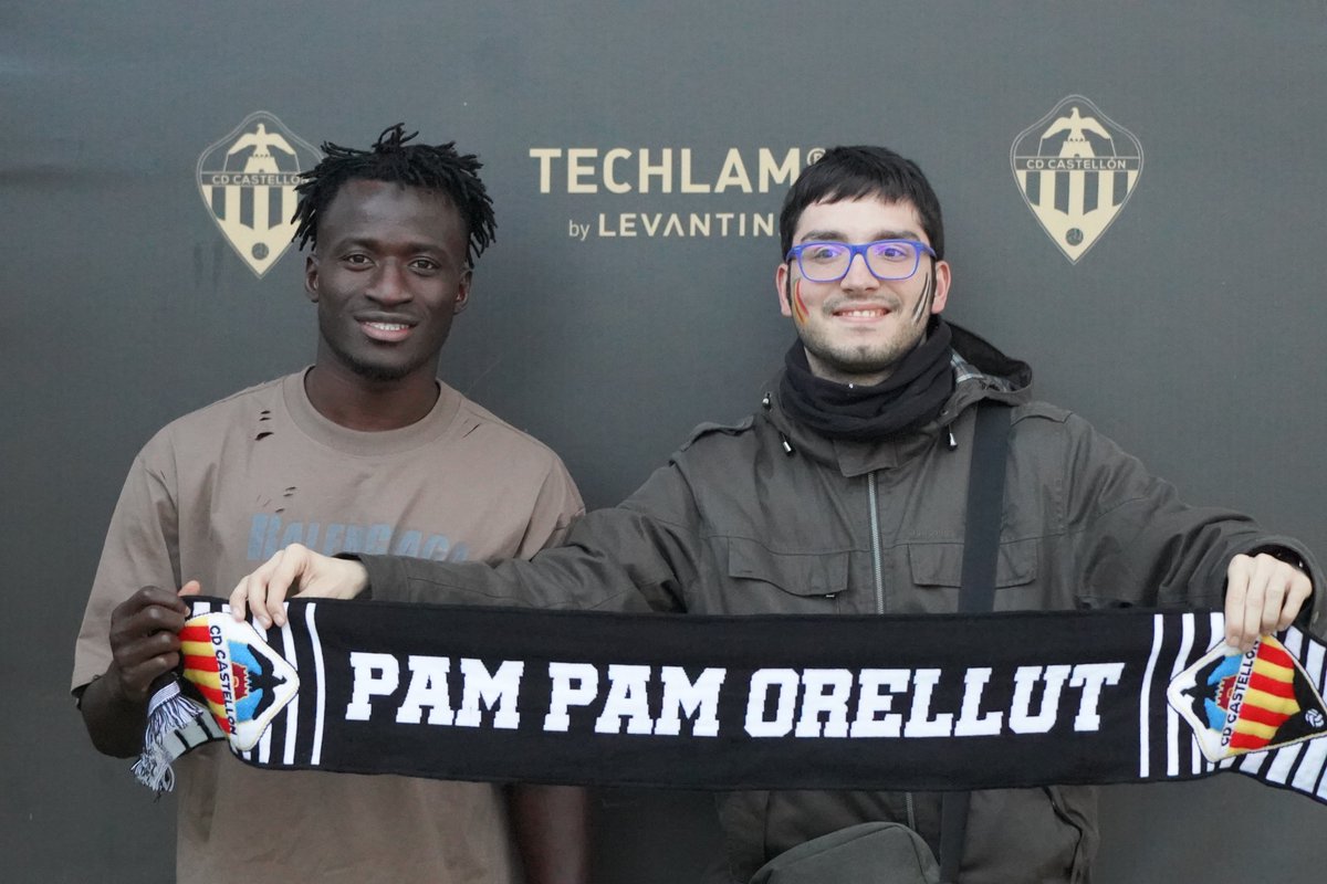 CDCastellon's tweet photo. 📸🤍🖤 Imágenes del photocall en la previa del #CastellónRecre con Mamadou Traoré

⚠️ Las fotos de los menores se deben solicitar al correo prensa@cdcastellon.com 

#PPO👂 https://t.co/EzgZP3IB1F