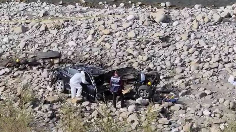 Tragedy in #Albania, as 8 people - 7 migrants and the local driver die in a car accident, ending up in the river. The driver, from the northern city of Shkodër was speeding up to 200km/h, trying to evade Police as he was smuggling the migrants.