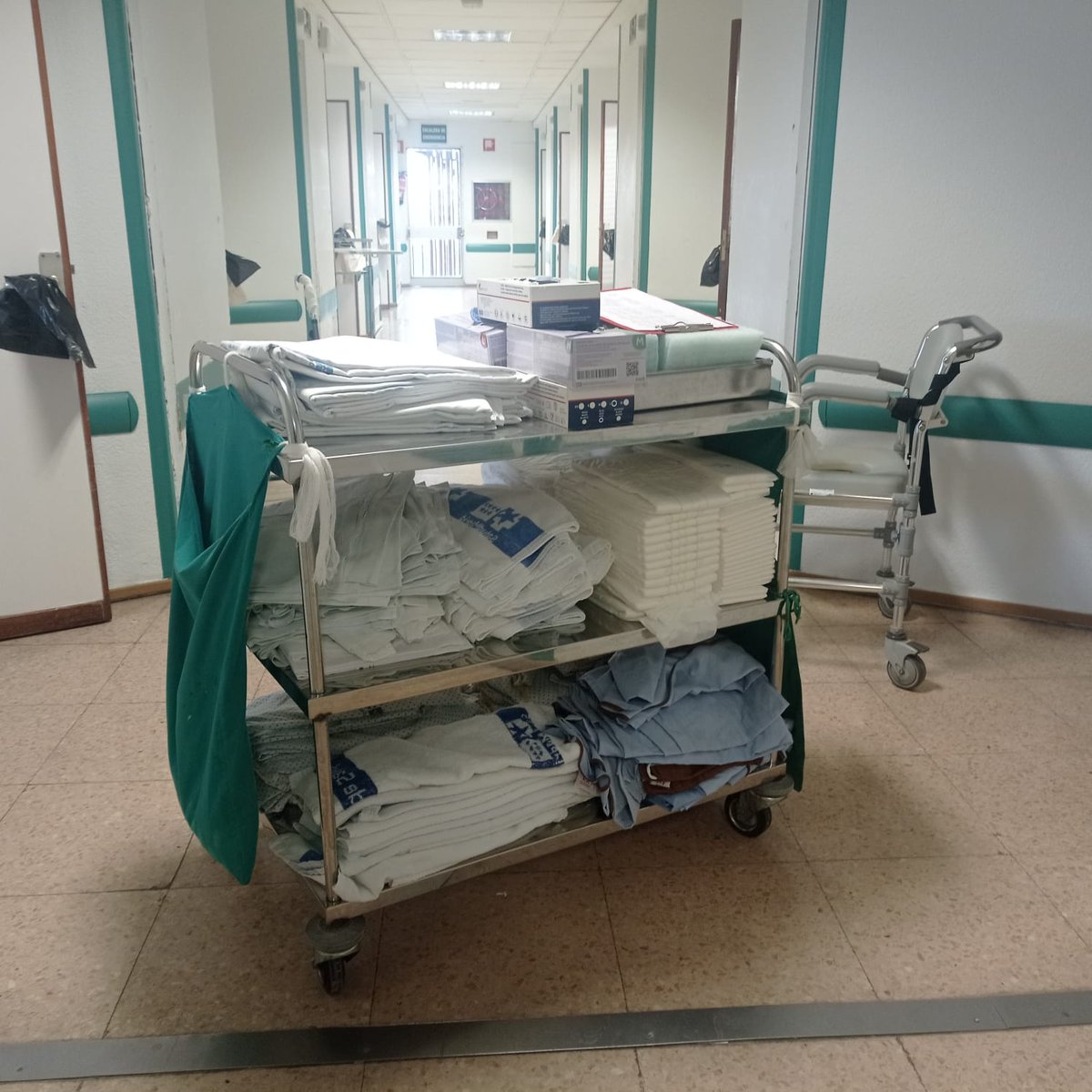 !!! VERGÜENZA!!!
Esta es la gestión de nuestra Conserjería de Sanidad en Madrid.
Sin sábanas en los hospitales para cambiar a nuestros pacientes, en el 12, 10 sábanas por planta y así llevamos toda la semana...
<a href="/IdiazAyuso/">Isabel Díaz Ayuso</a>