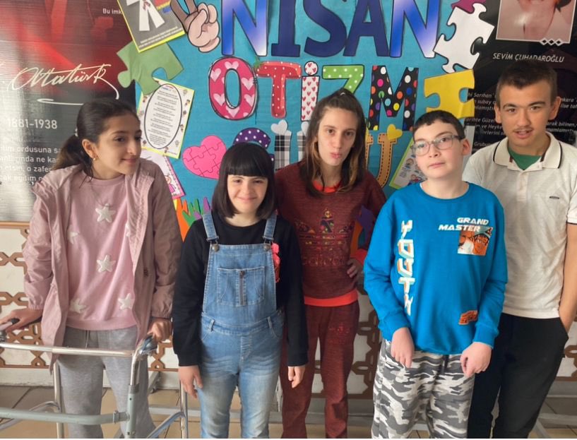 scuhadarogluoo's tweet photo. BirlikteOkuyoruzBirlikteBuyuyoruz projesi kapsaminda
2 Nisan Otizm Farkindalik Gunuyle alakali pano hazirladik.
@istanbulilmem
@Beylikduzu_mem
@harunbuker
@ozelfarklilik
@Alperbayram58 https://t.co/qYhvjNyTkt