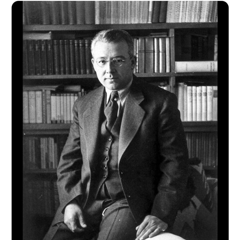 #SabahattinAli bugün öldü dostlar, Katledildi! Öldürüldü! #2Nisan1948’de … “Bir gün kadrim bilinirse, İsmim ağza alınırsa, Yerim soran bulunursa, Benim meskenim dağlardır dağlar…” Saygıyla 🙏