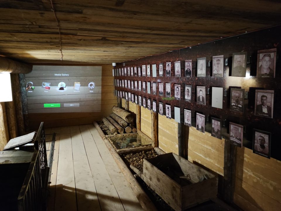 PCRCBiH's tweet photo. Dug by residents to maintain vital communication and access to food and other necessities during the siege, the #tunnelofhope persevered despite relentless attacks. Now a museum, it symbolizes Sarajevo's resilience.
> https://t.co/SKWxh0DQ5v
#PCRCBiH #SarajevoSiege https://t.co/C8VXt7VpOk