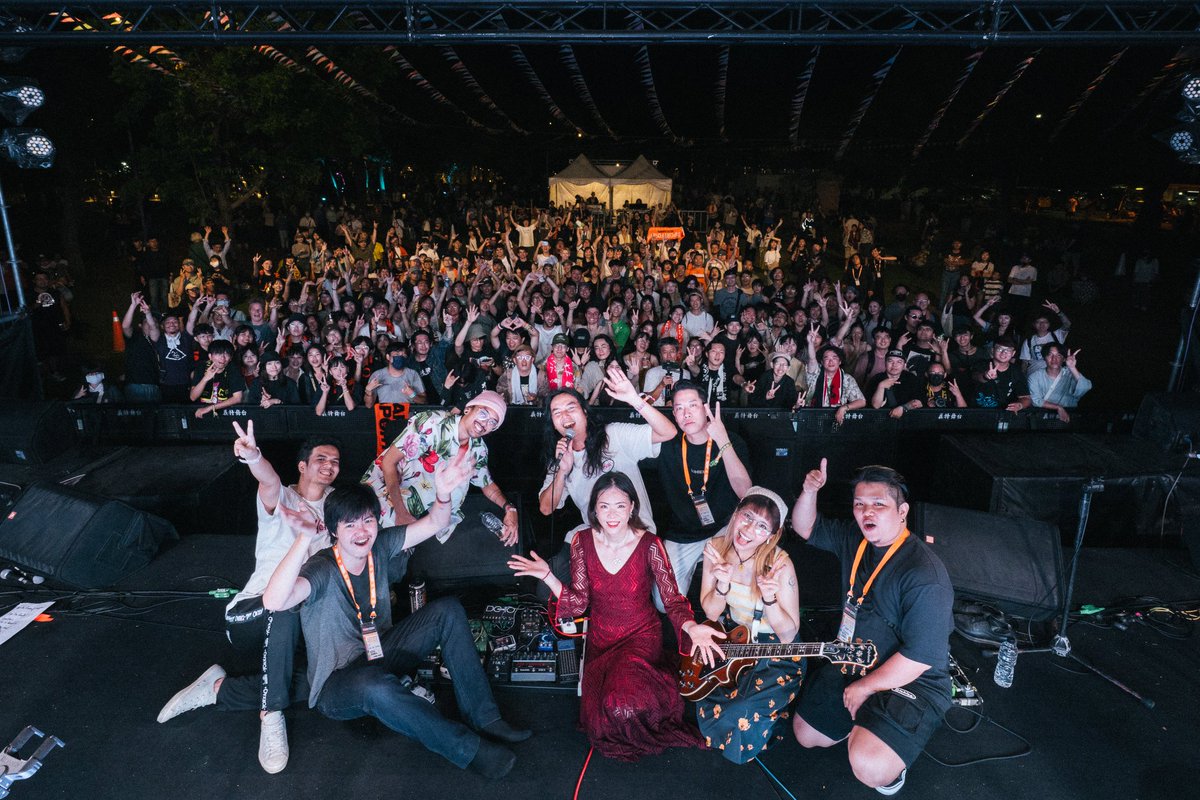 ~ Megaport 大港開唱 and Taiwanese People so amazing 
We're so glad to meet you and hope to see you soon again in Taiwan ! 
 introduce "Hope" to your heart and we feeling 
🌼🌸 May the "Hope" be With You 🌼🌸
ขอบคุณมากๆ นะ "รักนะ ทุกคน"
#hopetheflowers #megaportfestival