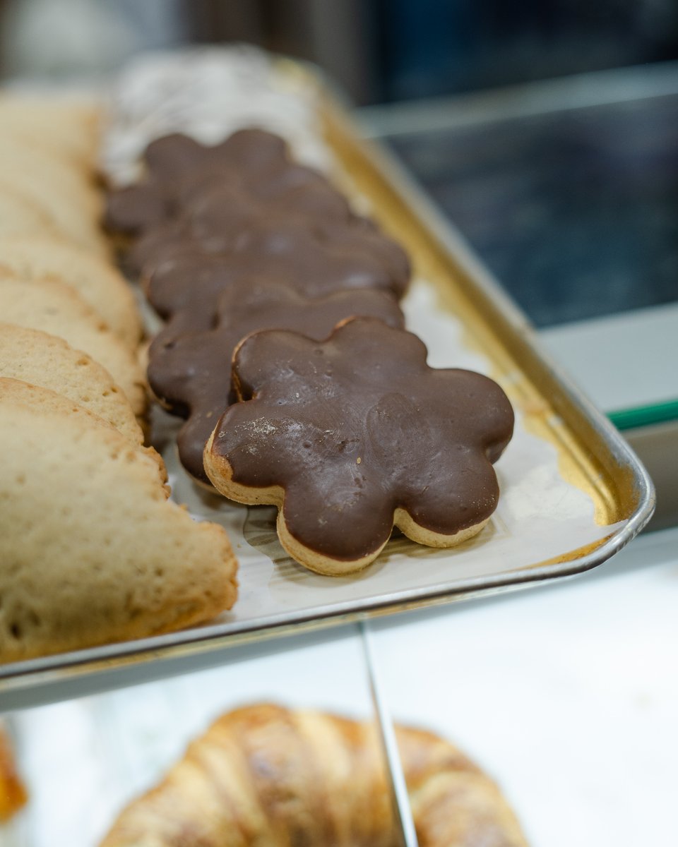 Ja ha passat la pasqua, i hem tornar a la rutina. Però l'important és, els crespells amb o sense xocolata?
.
Ya ha pasado la pascua, y hay que volver a la rutina. Pero lo importante es, los crespells ¿con o sin chocolate? 

#mercatolivar #crespells #chocolate