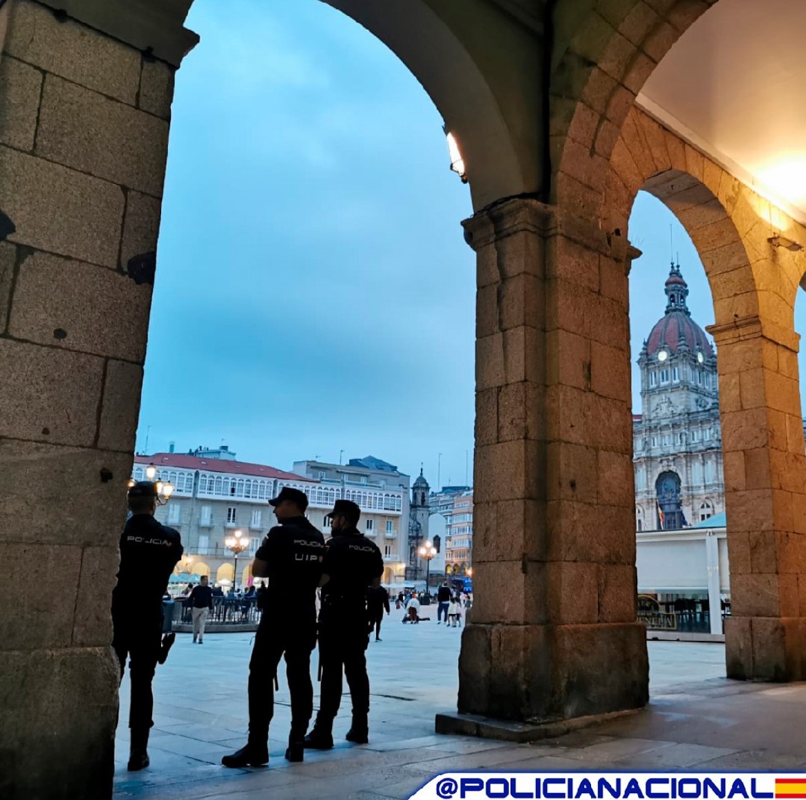 A pocas horas de que finalice este #jueves, ya solo nos queda desearos un #FelizDescanso 💤 Nosotros seguimos trabajando por ti 🚓👮👮‍♀️ #SomosTuPolicía #BuenasNoches